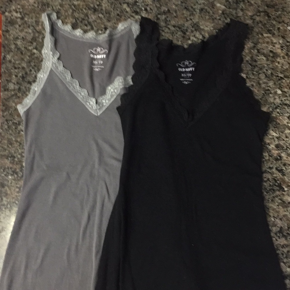 2 Old Navy Lace Trim Tank tops🌸